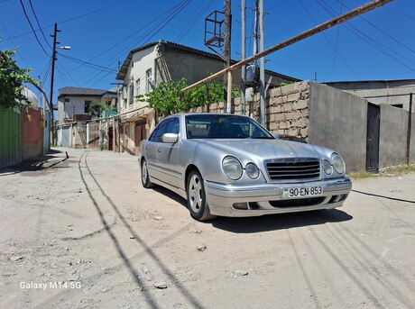 Mercedes E 240