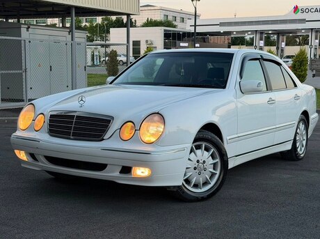 Mercedes E 240