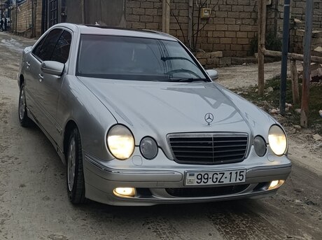 Mercedes E 200