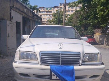 Mercedes C 240
