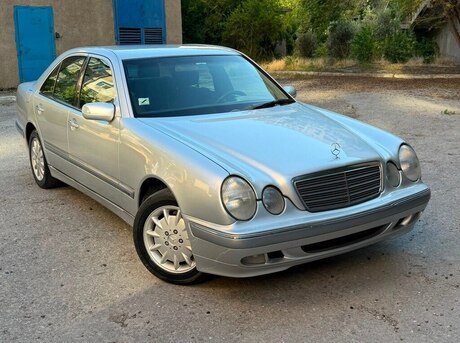 Mercedes E 240