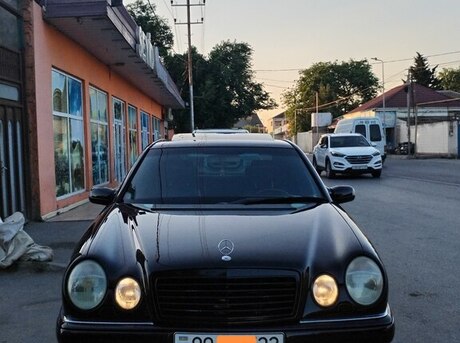 Mercedes E 280