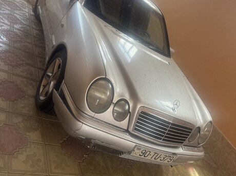 Mercedes E 200