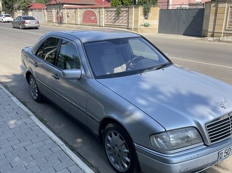 Mercedes C 200