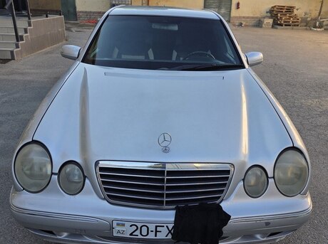 Mercedes E 220