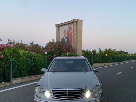 Mercedes E 240