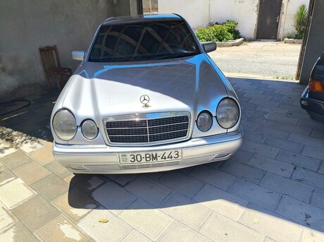 Mercedes E 290