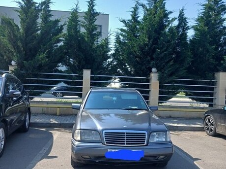 Mercedes C 200