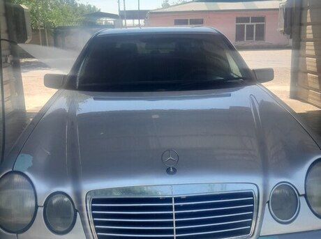 Mercedes E 240
