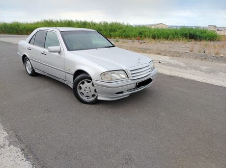 Mercedes C 200