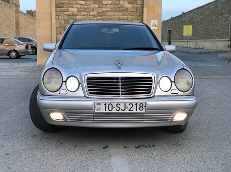 Mercedes E 200