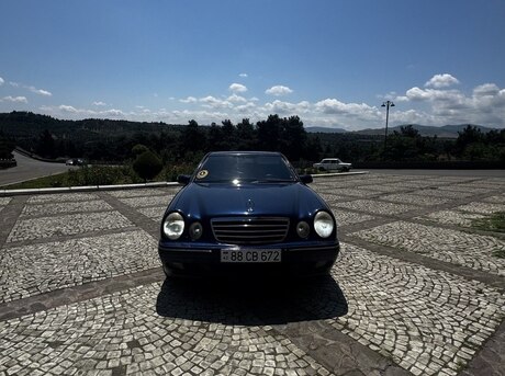 Mercedes E 220