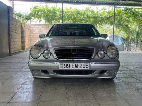 Mercedes E 240