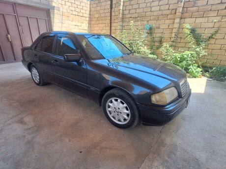 Mercedes C 180