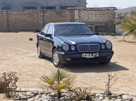 Mercedes E 200