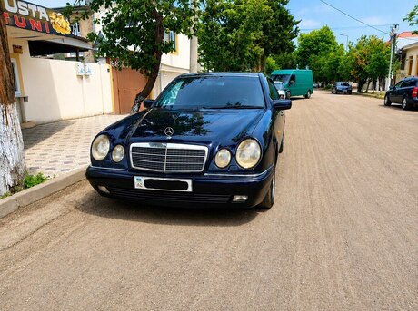 Mercedes E 240