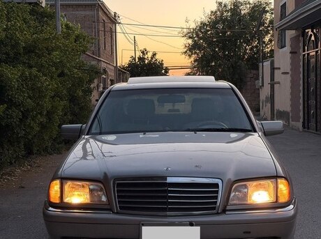 Mercedes C 200