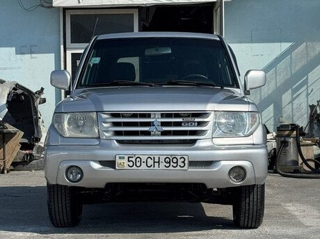 Mitsubishi Pajero io