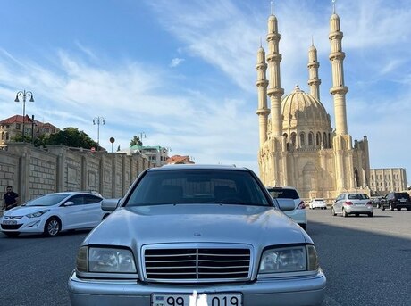 Mercedes C 200