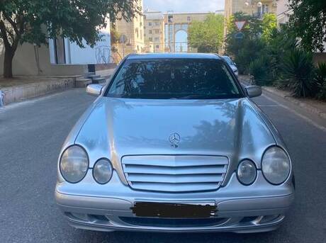 Mercedes E 220