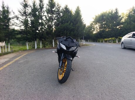 Yamaha R15