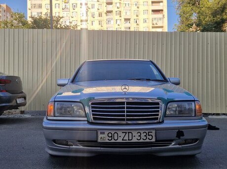 Mercedes C 200