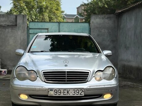 Mercedes C 200