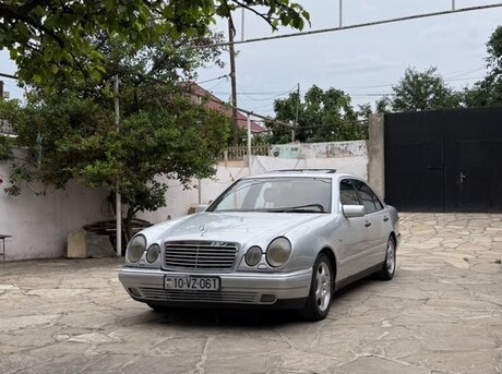 Mercedes E 290