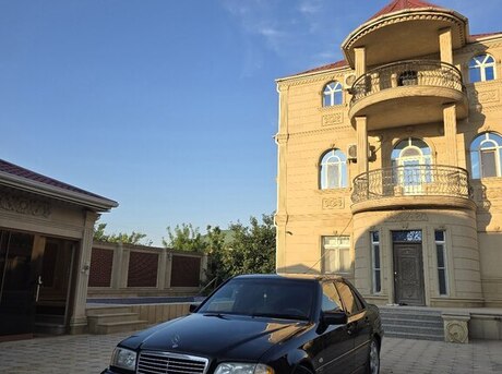Mercedes C 230