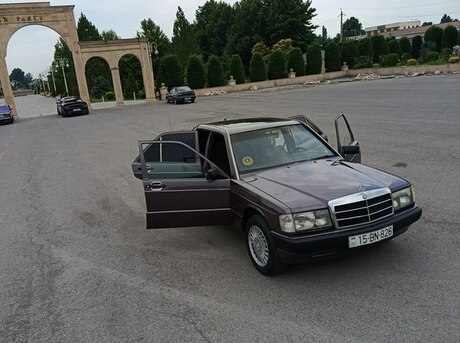 Mercedes 190
