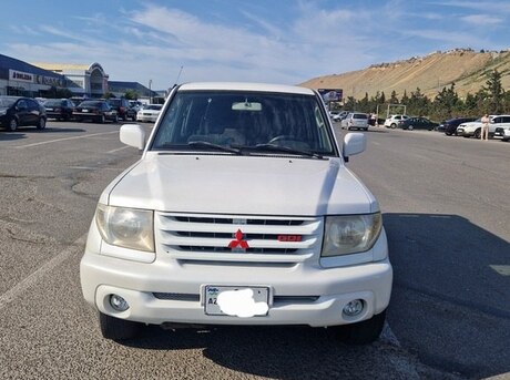 Mitsubishi Pajero io