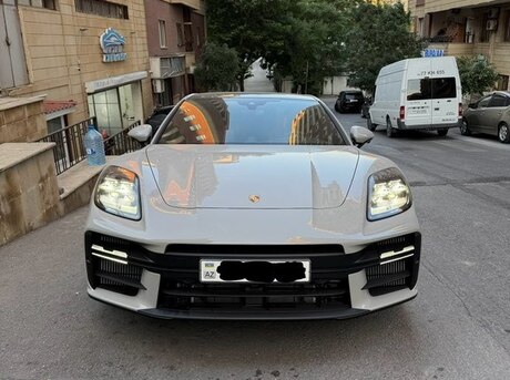 Porsche Panamera 4 E-Hybrid