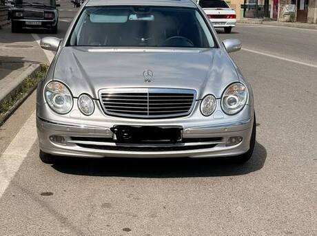 Mercedes E 240