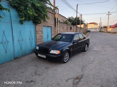 Mercedes C 180