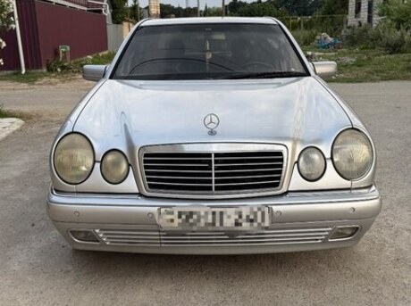 Mercedes E 240