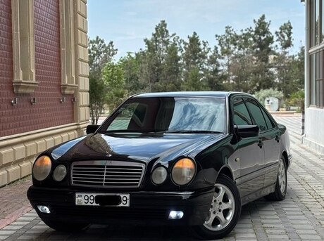 Mercedes E 220