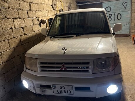 Mitsubishi Pajero io