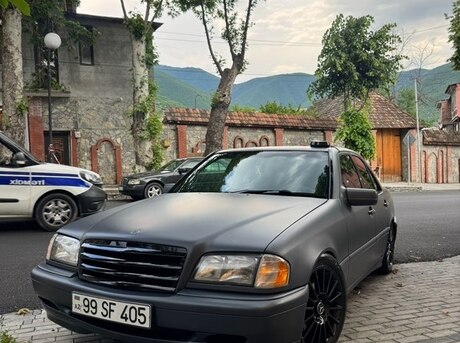 Mercedes C 200