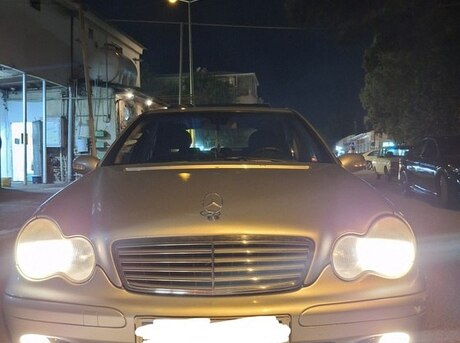 Mercedes C 200
