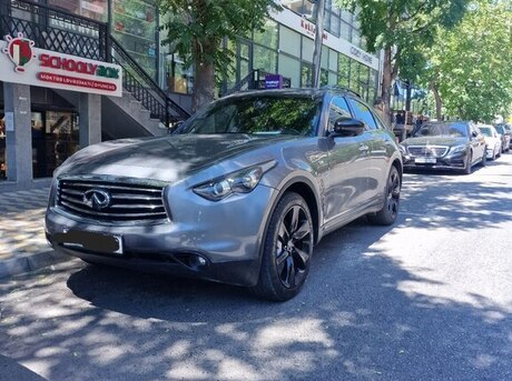 Infiniti QX70S