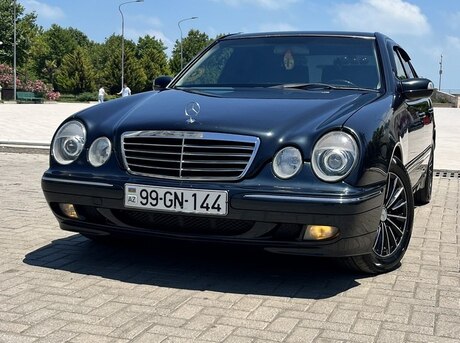 Mercedes E 220