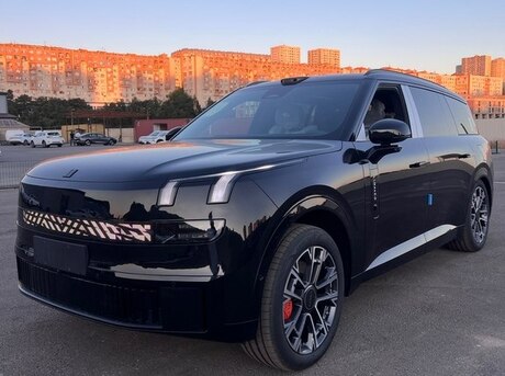 Lynk & Co 900