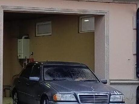 Mercedes C 180