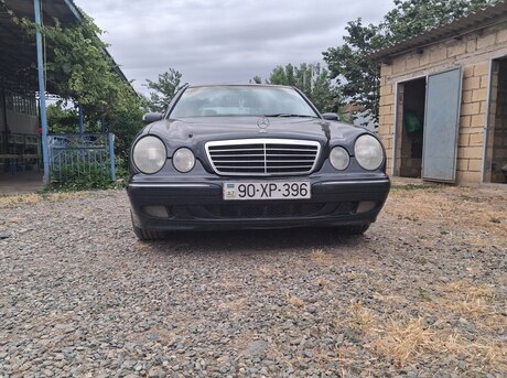 Mercedes E 240