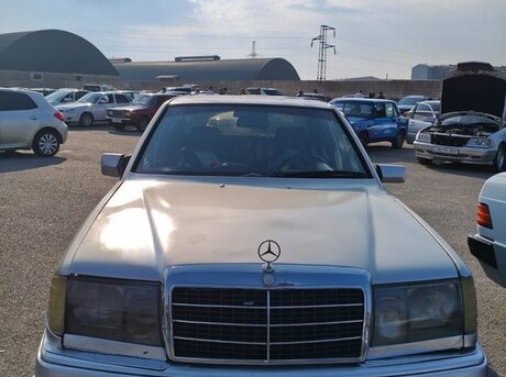 Mercedes E 200
