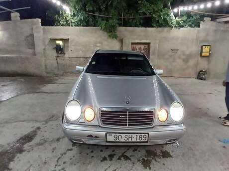 Mercedes E 220