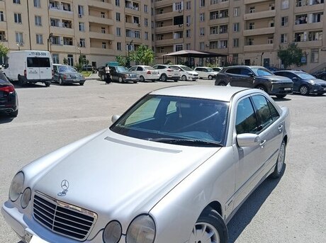 Mercedes E 240