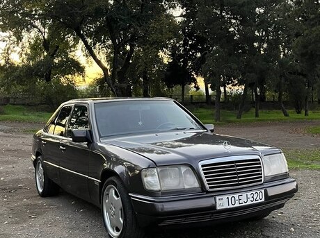 Mercedes E 220