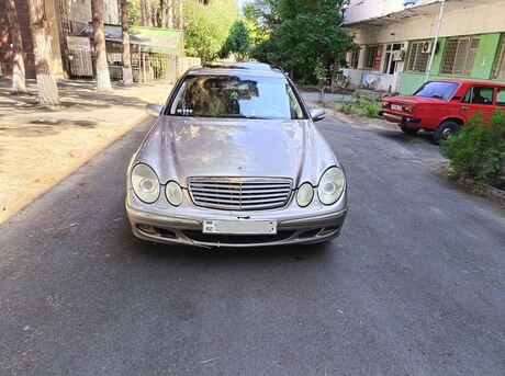 Mercedes E 240