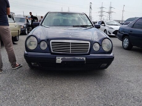 Mercedes E 240